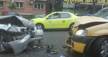 GALERIE FOTO. IMPACT FRONTAL ÎNTRE UN TAXI ȘI UN BMW, LA TROCADERO - 6