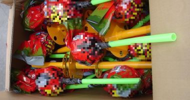 Stire din Eveniment : Acadele contrafăcute, confiscate de polițiști