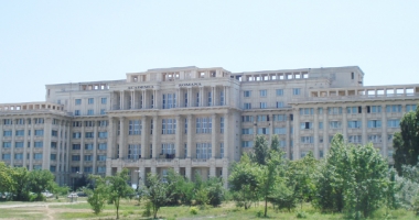 Stire din Eveniment : Academia Română, prejudiciată cu peste trei milioane de euro