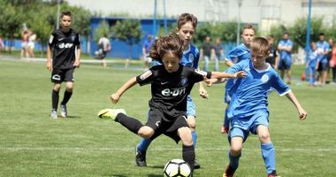 Stire din Sport : Academia Hagi organizează cea de-a șasea ediție a turneului Dolphin Cup
