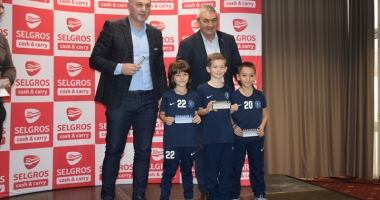 Academia Hagi și-a premiat  cei mai valoroși jucători și antrenori - 5