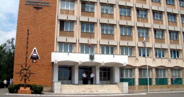 Ceremonie de absolvire la Academia Navală