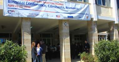 Stire din Cultură-Educație : Sute de universitari în studii americane dezbat cultura și realizările de peste ocean