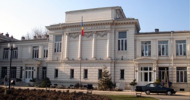 Stire din Cultură-Educație : Secretarul general al Academiei Române, CERCETAT PENAL