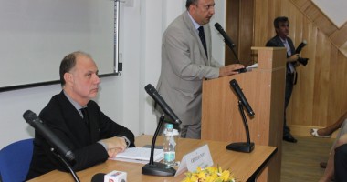 Stire din Cultură-Educație : Personalități ale BNR, la Universitatea "Ovidius"