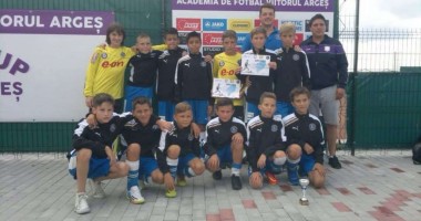 Stire din Sport : Fotbal: Academia Hagi 2003, locul 2 la "Cupa Juniorului Pitești"