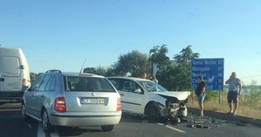 Stire din Eveniment : VIDEO / ACCIDENT RUTIER GRAV între Eforii. O victimă este încarcerată