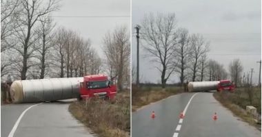 Pericol mare de explozie! Cisternă încărcată cu o substanță periculoasă, răsturnată