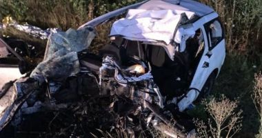 Stire din Eveniment : TRAGEDIE RUTIERĂ PE ȘOSEA! Doi adulţi şi trei copii au murit, după o coliziune frontală