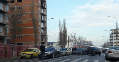 ACCIDENT RUTIER în zona Mega Image din Mamaia. Mai multe mașini implicate. Poliția, la fața locului