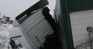 ACCIDENT RUTIER cu două victime, la ieșire din Hârșova. Sunt implicate mai multe mașini și un TIR - 2