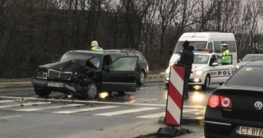 GALERIE FOTO. ACCIDENT RUTIER ÎN LAZU! CLIPE TERIBILE PENTRU UN PIETON AFLAT ÎN TRECERE, PE ZEBRĂ