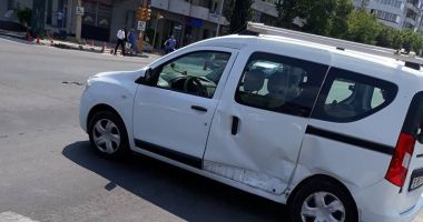 GALERIE FOTO / Accident rutier pe bulevardul Tomis. O mașină de poliție este implicată! - 2