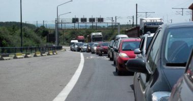 Stire din Eveniment : ACCIDENT GROAZNIC pe Autostrada Soarelui. Sunt implicate două autovehicule. Coadă de peste 10 km către Capitală