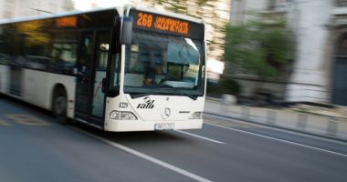 Accident grav în Capitală: Șase mașini avariate, după ce șoferul unui autobuz RATB a pierdut controlul volanului