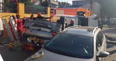 Grav accident rutier în Constanța. Două mașini s-au răsturnat - 1