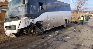 GALERIE FOTO / Accident rutier violent, 13 răniți, trafic de coșmar - 3