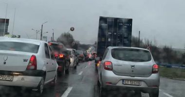 GALERIE FOTO. ACCIDENT RUTIER ÎN LAZU! CLIPE TERIBILE PENTRU UN PIETON AFLAT ÎN TRECERE, PE ZEBRĂ - 2