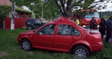 Galerie foto / GRAV ACCIDENT RUTIER, cu o victimă. Volkswagen făcut praf! - 4