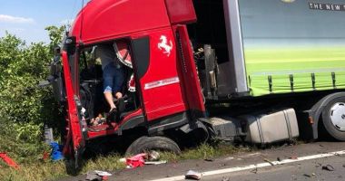IMAGINI ȘOCANTE! TRAGEDIE la Constanța. Mașină spulberată de un tir. O persoană a murit - 3