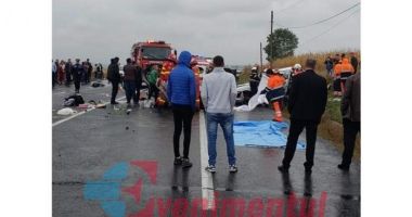 Încă o tragedie pe șoselele din România: Patru morți și doi răniți. După câteva minute, alt accident în același loc