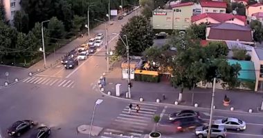 VIDEO / Șase dintr-o lovitură. ACCIDENT SPECTACULOS în Capitală