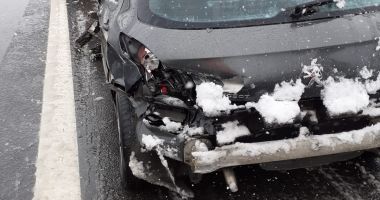GALERIE FOTO / Accident pe A2. Se circulă în condiţii de iarnă - 3
