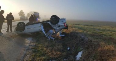 Galerie foto / ACCIDENT RUTIER ÎN JUDEȚUL CONSTANȚA. Un șofer s-a răsturnat cu mașina. Două victime! - 2