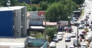 GALERIE FOTO / Accident violent pe strada Baba Novac! Circulația se desfășoară cu dificultate în zonă - 3