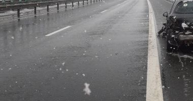 GALERIE FOTO / Accident pe A2. Se circulă în condiţii de iarnă - 4