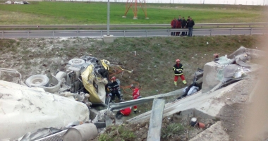 IMAGINI ȘOCANTE! ACCIDENT RUTIER MORTAL, LA CONSTANȚA! ȘOFERUL UNUI AUTOTREN RĂSTURNAT, DECEDAT - 5