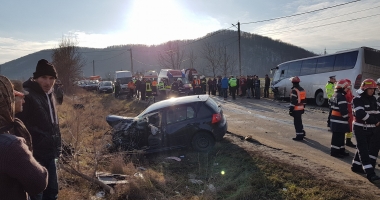 GALERIE FOTO / Accident rutier violent, 13 răniți, trafic de coșmar - 2
