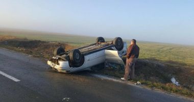 Galerie foto / ACCIDENT RUTIER ÎN JUDEȚUL CONSTANȚA. Un șofer s-a răsturnat cu mașina. Două victime! - 4