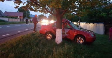 Galerie foto / GRAV ACCIDENT RUTIER, cu o victimă. Volkswagen făcut praf! - 6