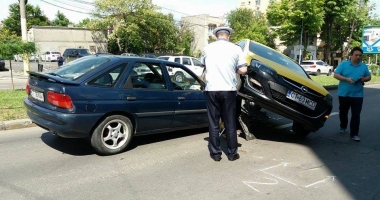 Galerie foto. GRAV ACCIDENT RUTIER PE BULEVARDUL MAMAIA. TREI MAȘINI, FĂCUTE PRAF! - 6