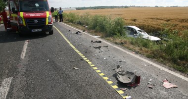 Stire din Eveniment : Impact între un tir și un Volkswagen Golf în apropiere de Mangalia