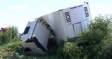 Stire din Eveniment : Șoferul TIR-ului de care s-a izbit mașina lui Alin Popa a rămas fără dinți
