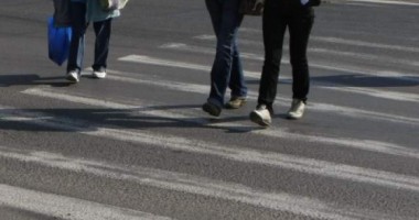 Stire din Eveniment : A ajuns în comă după ce a fost lovită pe "zebră"
