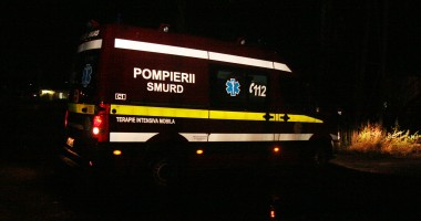 Stire din Eveniment : Grav accident în Suceava. Un camion s-a izbit de zidul unei pasarele, trei oameni au murit