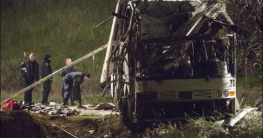Grav accident rutier în California