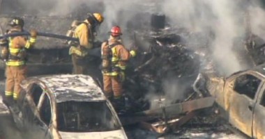 Stire din Actualitate : Avion prăbușit în oraș: cel puțin trei morți