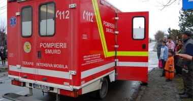 Stire din Eveniment : Accident rutier grav. Trei persoane au murit după ce mașina în care se aflau a fost spulberată de un tren