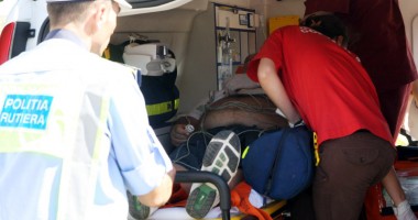 Stire din Eveniment : Accident rutier GRAV. Un mopedist a ajuns la spital în COMĂ