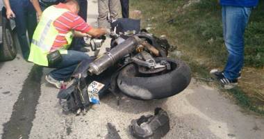 Galerie foto / Impact nimicitor! Doi morți după ce o motocicletă a făcut praf o mașină - 5
