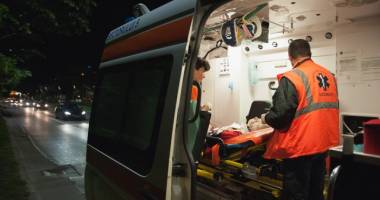 Stire din Eveniment : GRAV ACCIDENT RUTIER / PIETON SPULBERAT de o mașină
