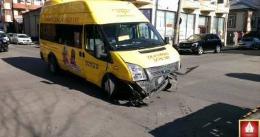 ACCIDENT GRAV ÎN CONSTANȚA / MICROBUZ PLIN CU ELEVI, LOVIT ÎN PLIN. Ce spun reprezentanții școlii unde învață elevii - 2