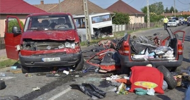 CARNAGIU PE ȘOSEA: 4 persoane și-au pierdut viața
