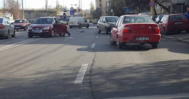Accident rutier!  A întors pe linia continuă  și a rămas fără permis - 1