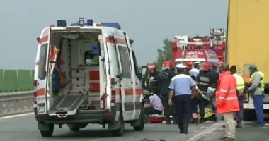 Accident grav pe A1 cu cinci răniți. O mașină a fost lovită de un tir