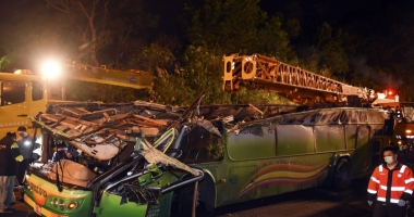 Stire din Actualitate : Accident cumplit, în Taiwan. Cel puțin 32 de morți